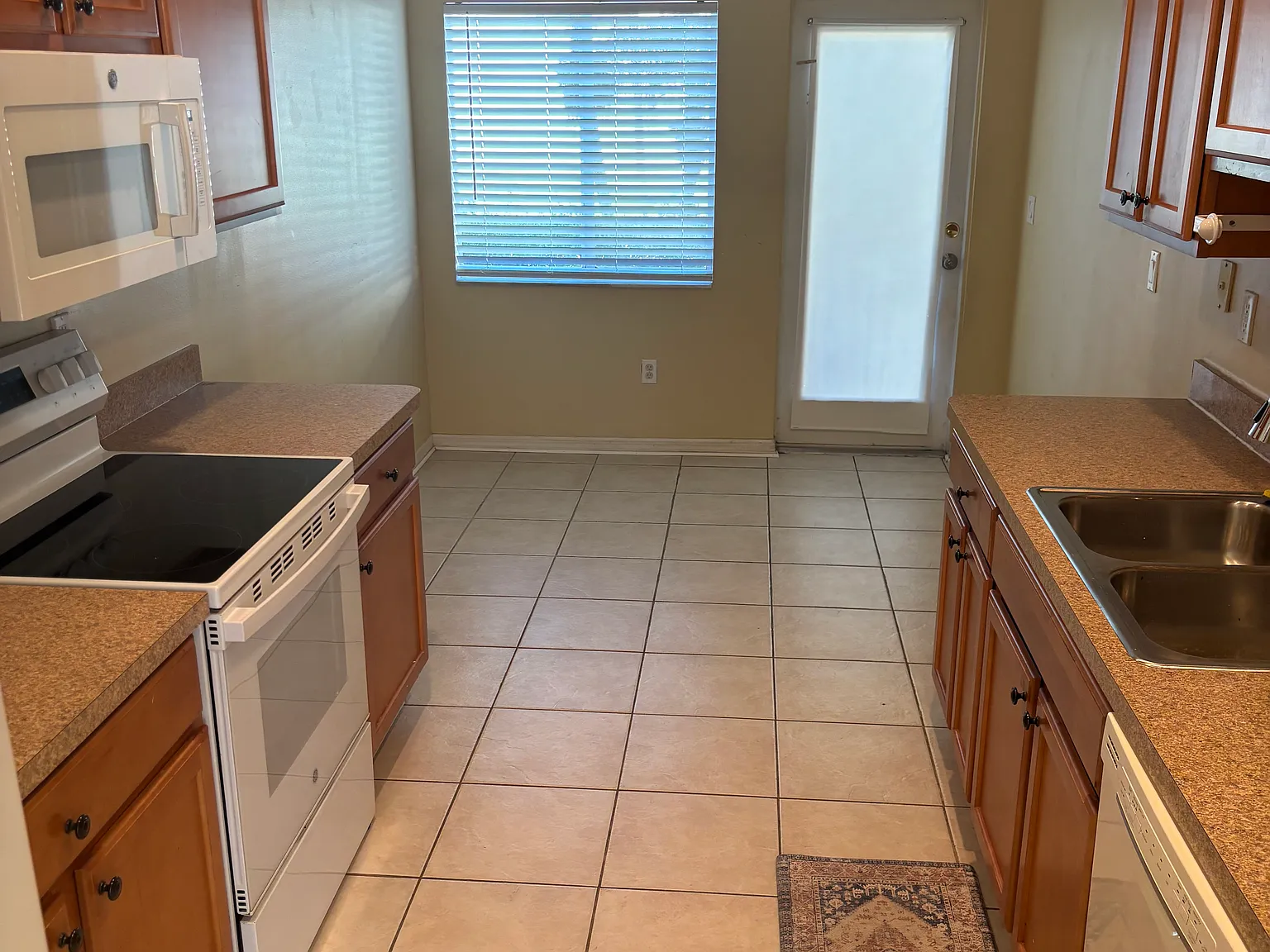 3 bed, 2.5 bath, $2,300 — Photo 3