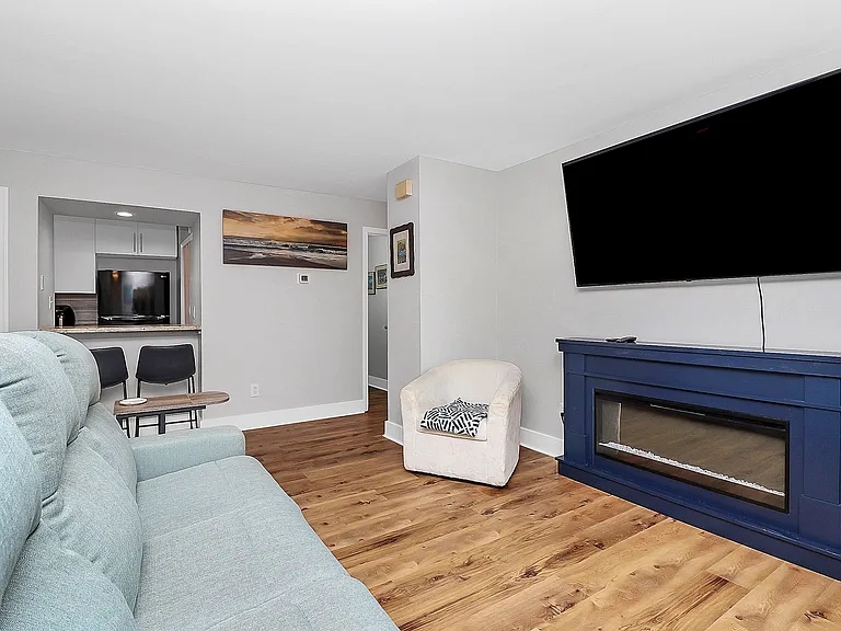 1001 Churchill Downs Ct #J — Photo 15