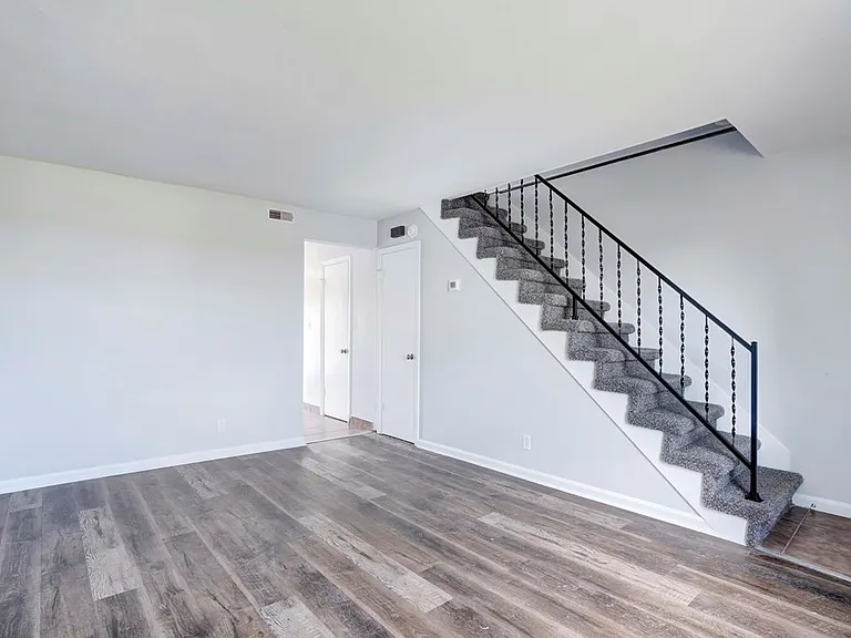 1108 Pembroke Oak Grove Rd — Photo 4