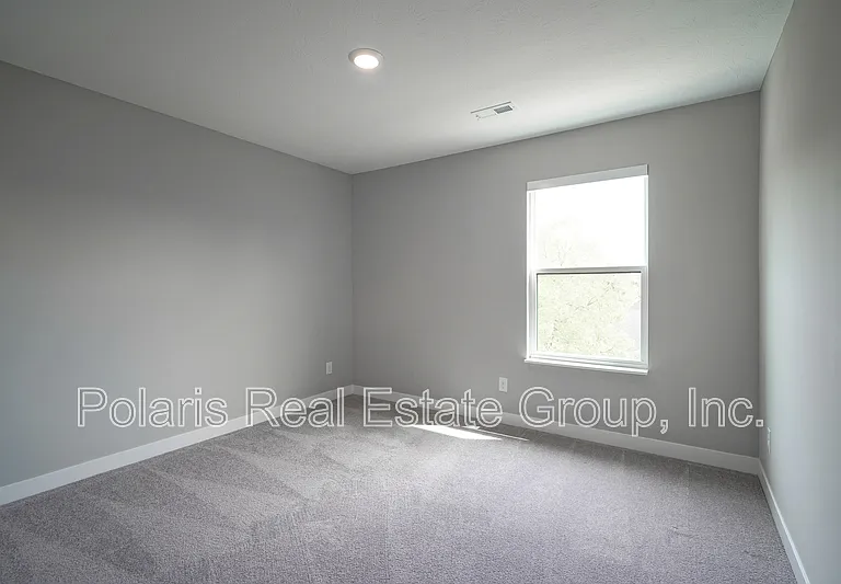 673 Golborne St — Photo 32