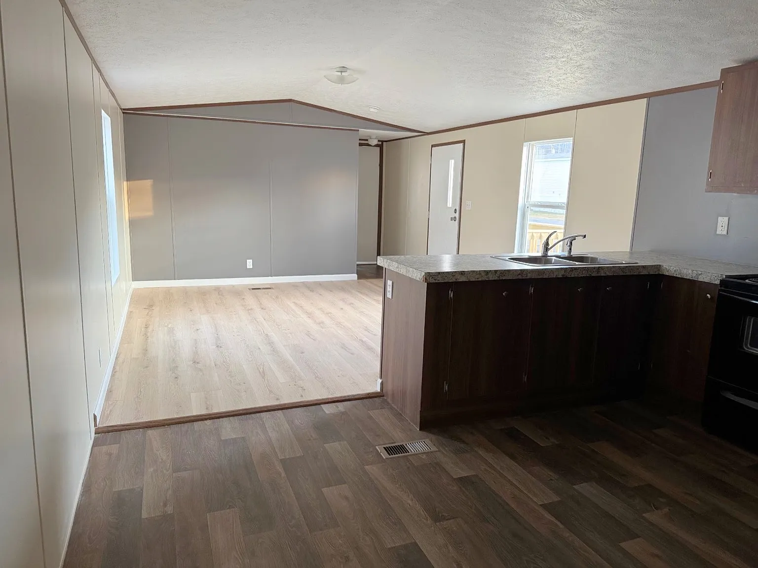 2 bed, 2.0 bath, 840 sqft, $900 — Photo 2