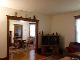3rd image of 18 Elizabeth Ave