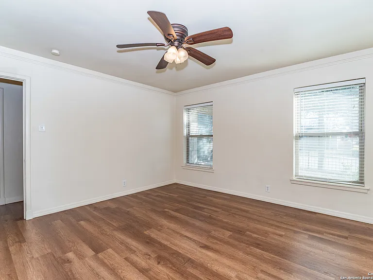 339 E Nottingham Dr — Photo 25