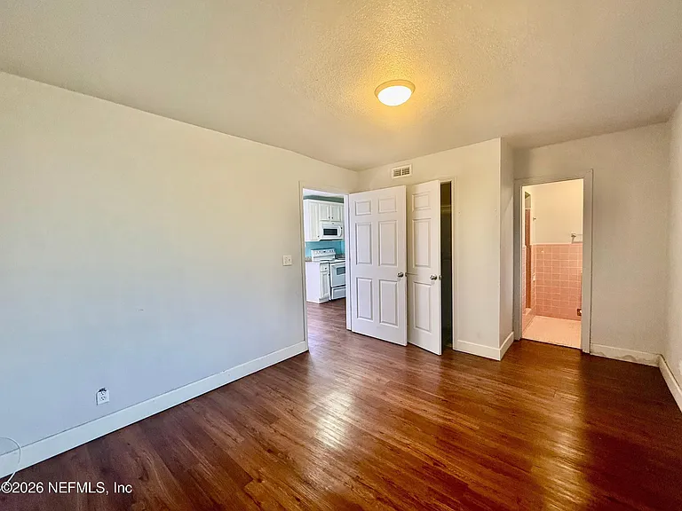 7118 Pellias Rd — Photo 12