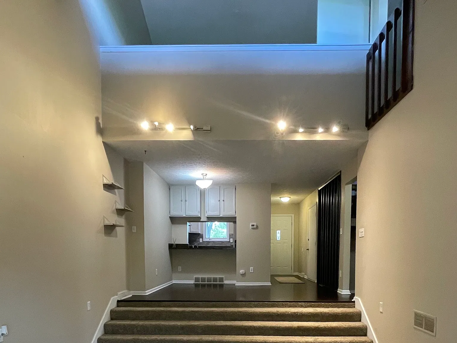 2 bed, 2.5 bath, 1368 sqft, $1,700 — Photo 1