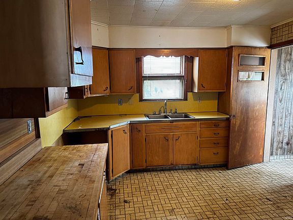 2nd image of 1419 Marine St