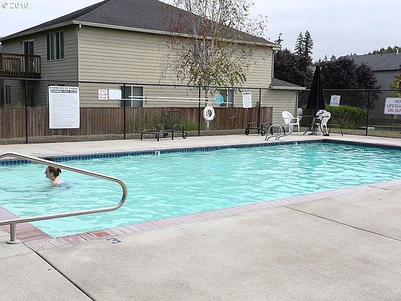 5th image of 4003 NE 91st Cir