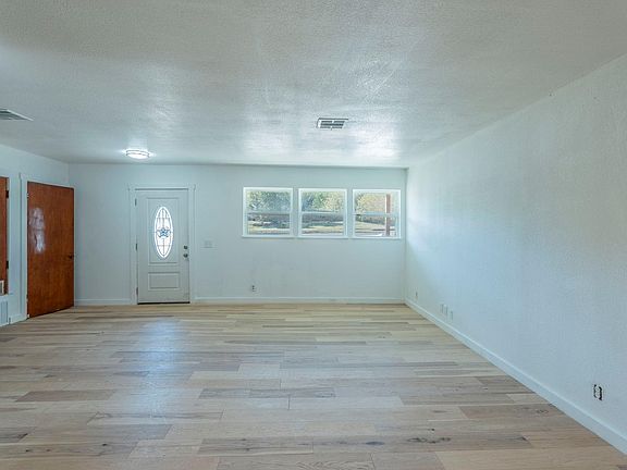 3rd image of 3106 Northeast Dr
