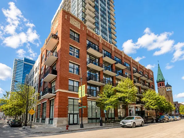 210 S Des Plaines St #1209, Chicago, IL 60607