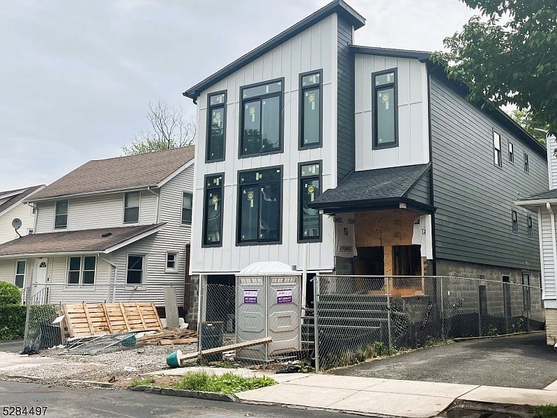 1st image of 32 N 21St St