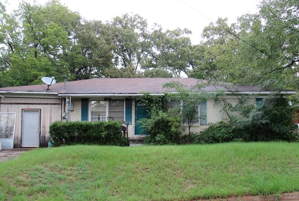 1st image of 1304 Oakdale Dr