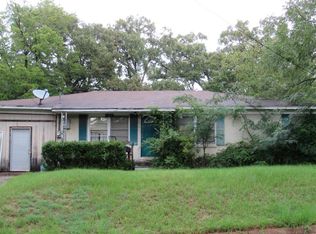 1304 Oakdale Dr, Palestine, TX 75801