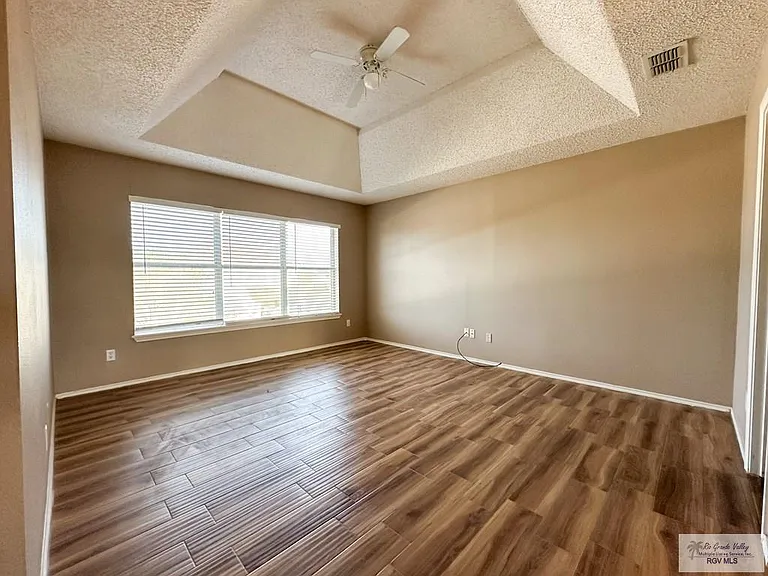 3453 Burgundy Dr — Photo 14
