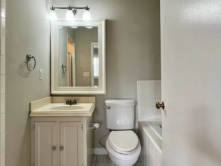 207 Forest View Ct — Photo 30