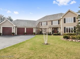 2450 Steeple Chase Cir W, Libertyville, IL 60048