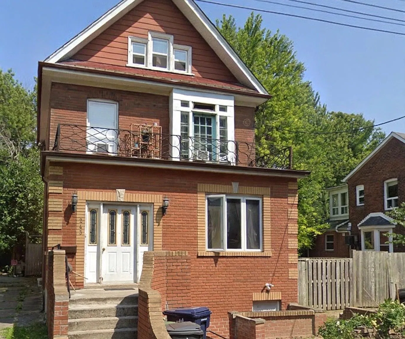 243 Woodfield Rd — Photo 1