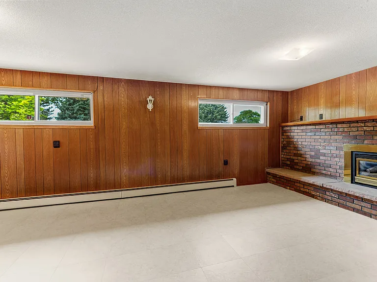 518 Clover Ln — Photo 19