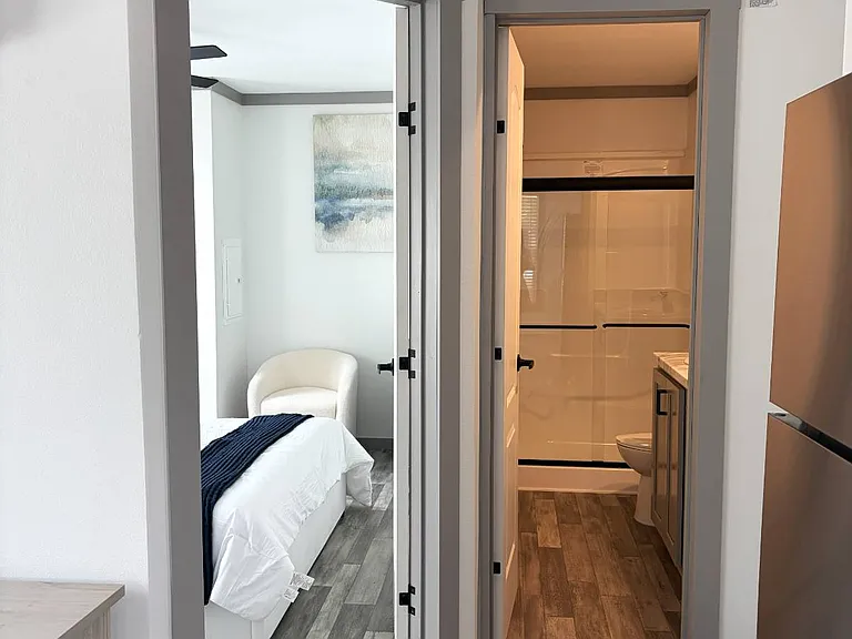 17 La Posada Dr — Photo 10