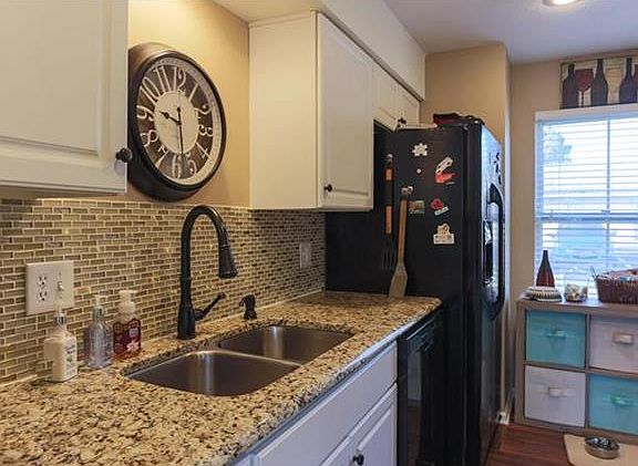 4th image of 266 NE Bayview Dr