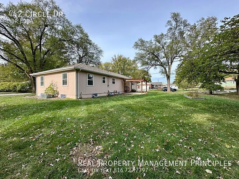 442 Circle Dr — Photo 2