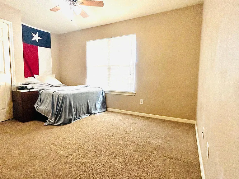spacious Bed room