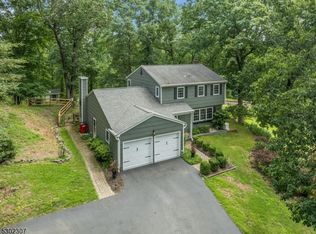 31 Country Hill Rd, Lebanon, NJ 08833