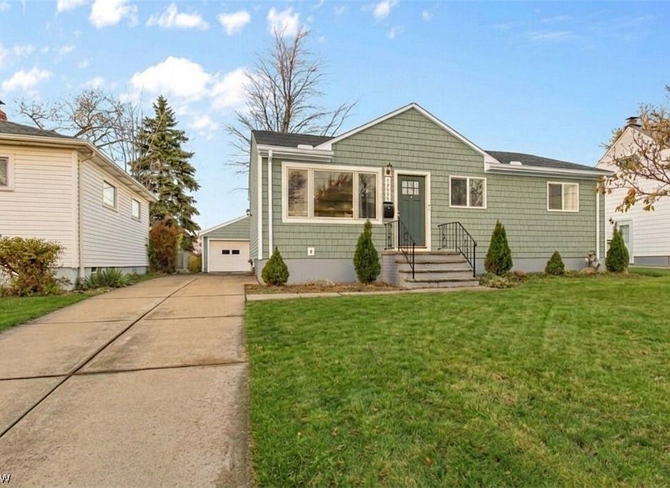 1st image of 16084 Harrison Dr