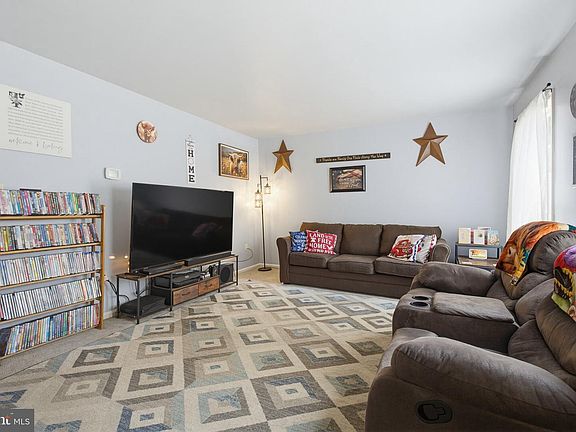 2nd image of 691 Topaz Dr