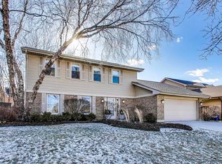 4068 Lindenwood Ln, Northbrook, IL 60062