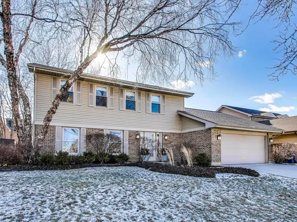 4068 Lindenwood Ln, Northbrook, IL 60062