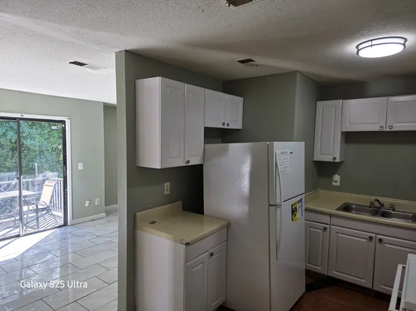 3607 Woodbriar Cir, Tucker, GA 30084