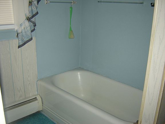 5th image of 104 N Market St