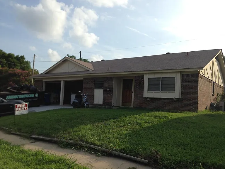 6957 Yorkston St — Photo 3