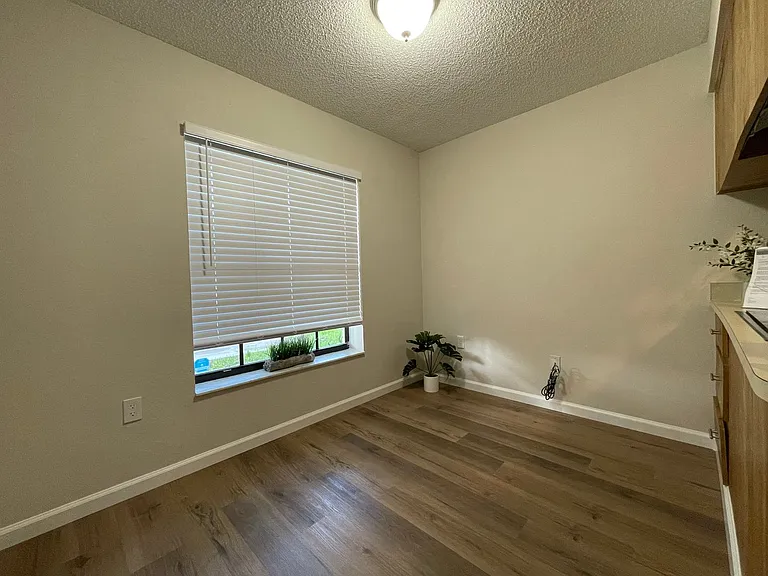 117 E Myrtle St — Photo 7