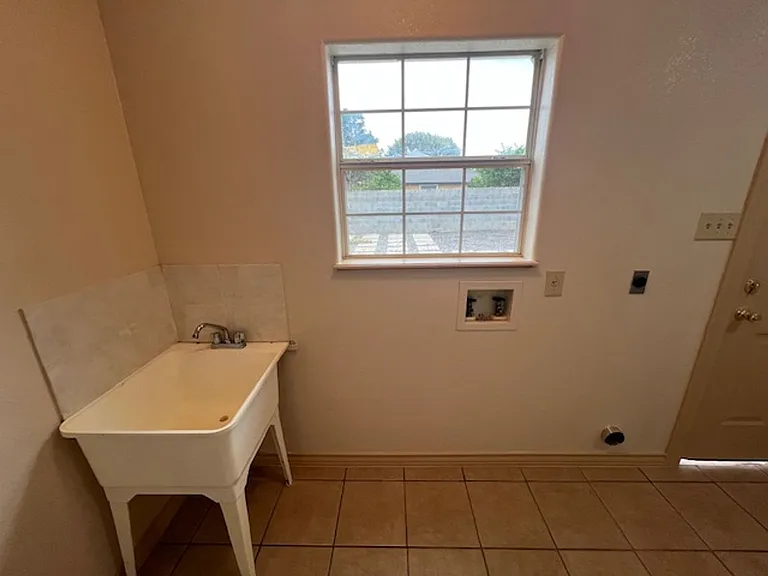 408 Badajoz Ln — Photo 18
