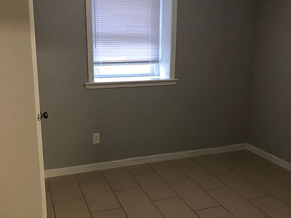 4th image of 400 S 49th St #Ll-13