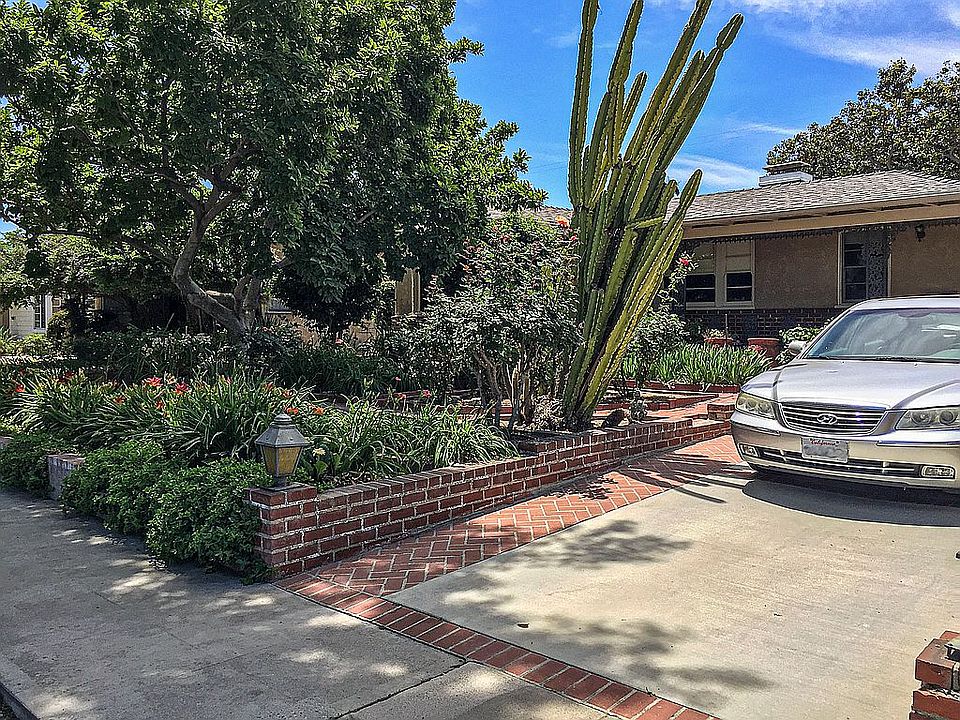 1st image of 609 N Griffith Park Dr