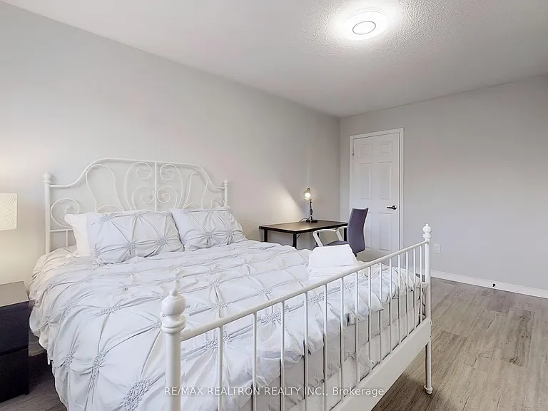 8 Estoril St #UPPER — Photo 18