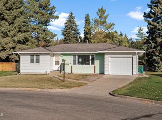 1220 Prospect Pl, Bismarck, ND 58501