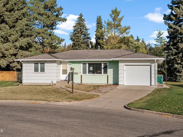 1220 Prospect Pl, Bismarck, ND 58501