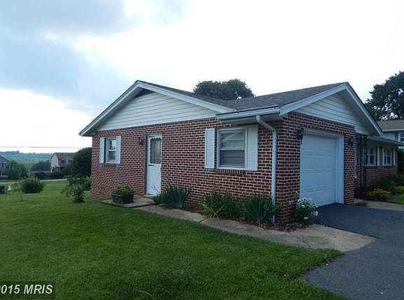 2nd image of 111 Hillside Dr