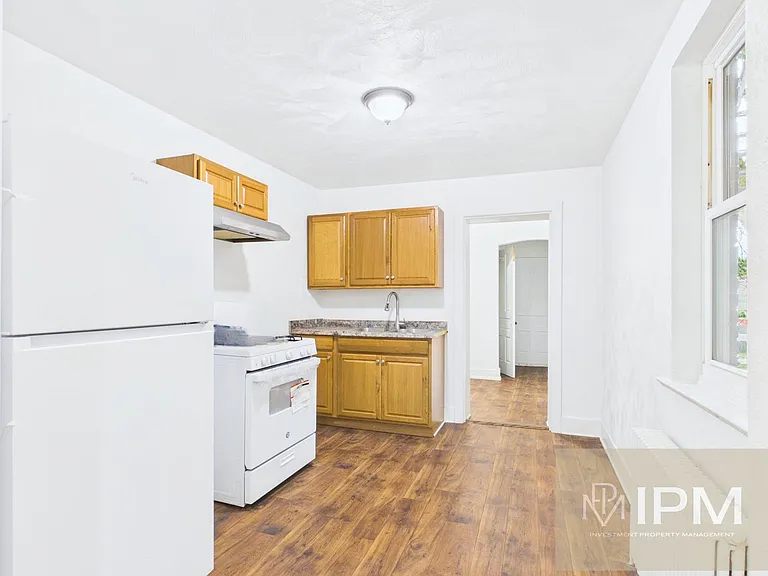 410-412 S George St — Photo 9