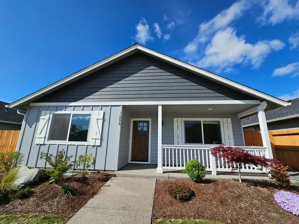 1006 SW L St, Grants Pass, OR 97526