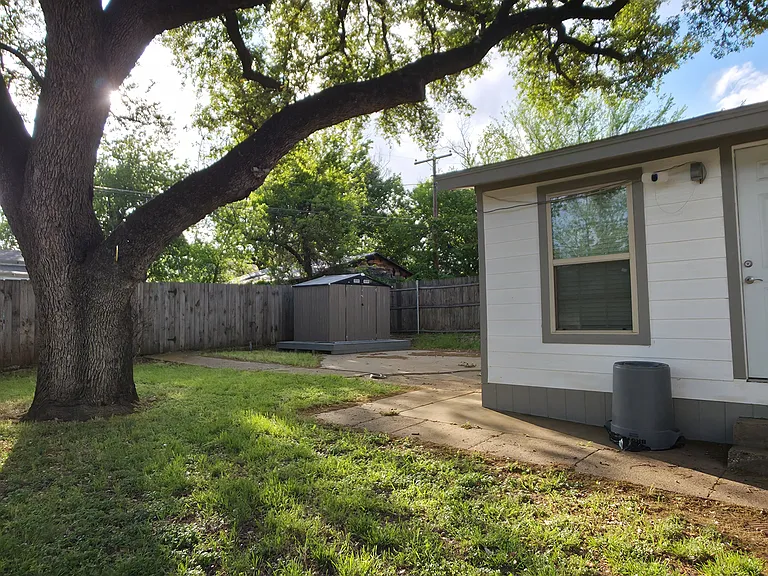 1305 N Calhoun St — Photo 11