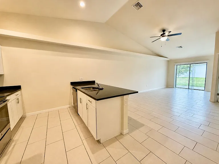 943 Skyline Blvd — Photo 7
