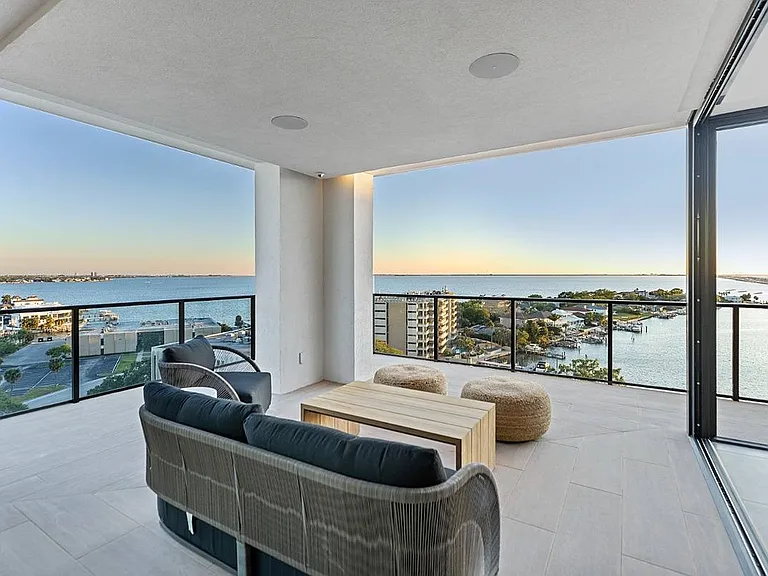 5498 Bay Center Dr — Photo 2