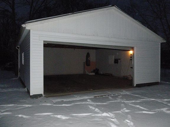 HUGE 2.5 CAR GARAGE W/ A WORKSHOP AREA AND AN OPENER 