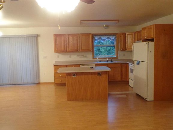 5th image of 200 Lakeshore Dr