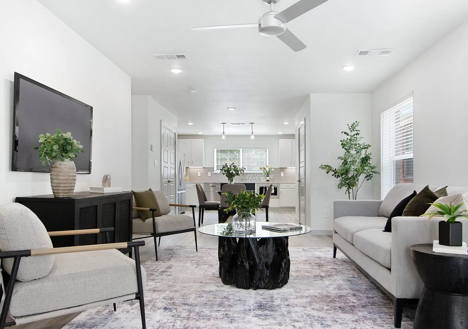 ** Move In Summer 6/28/2028 ** 4 Bedroom 4.5 Bathroom Very Short Walk To Tcu Campus — Photo 4