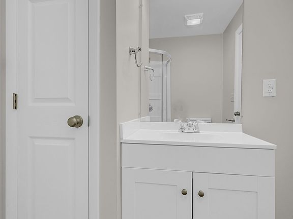 4th image of 104 Hummingbird Ln